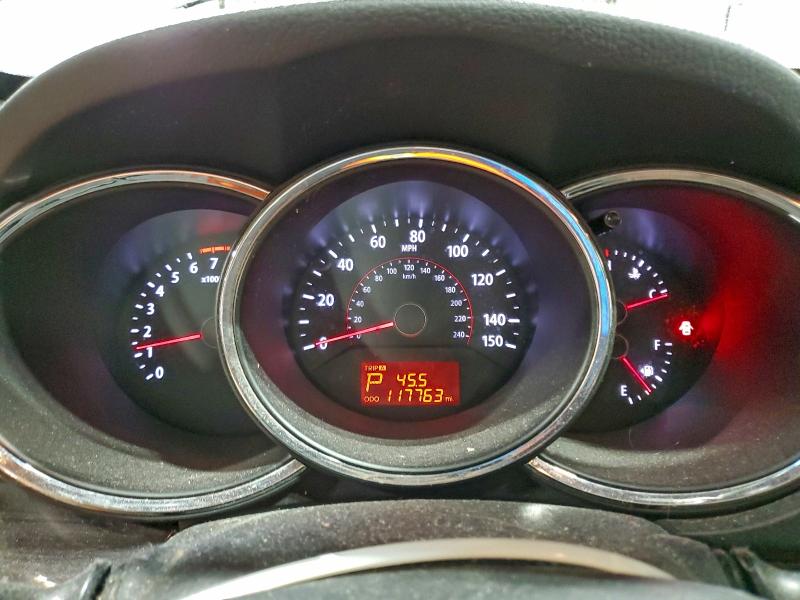 Photo 9 from auction – 2013 KIA SORENTO LX with VIN 5XYKTDA62DG332788