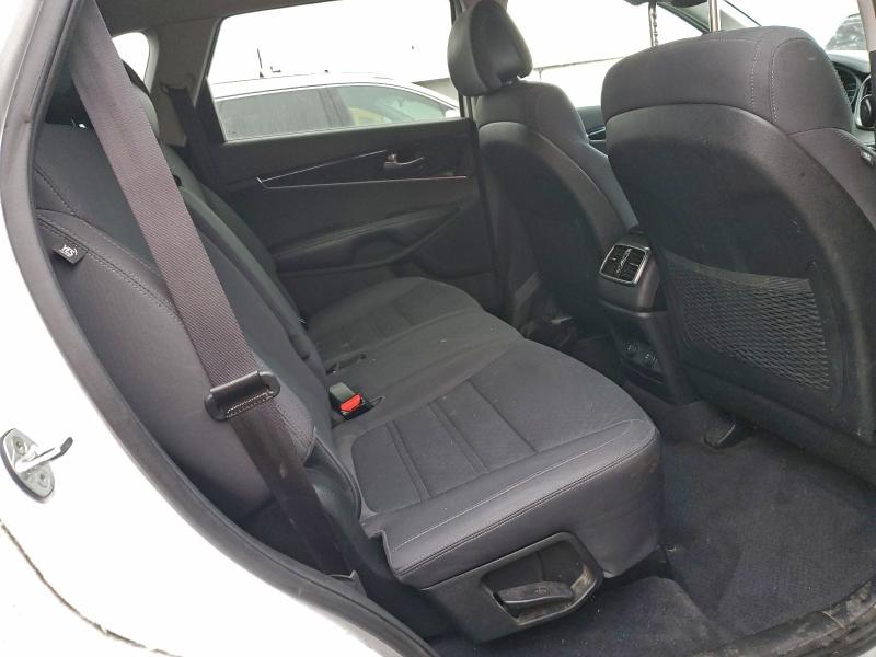 Photo 11 from auction – 2016 KIA SORENTO LX with VIN 5XYPG4A58GG006192