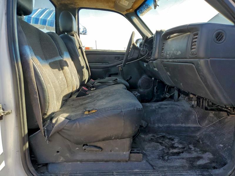 Photo 10 from auction – 2002 CHEVROLET SILVERADO with VIN 1GCEC14V72E298805