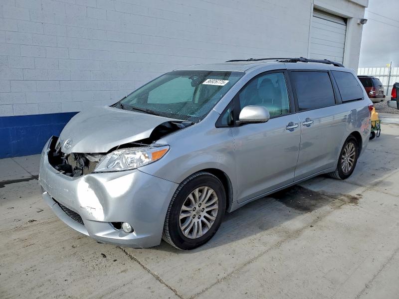 TOYOTA SIENNA XLE 2015 with VIN 5TDYK3DC3FS688018 - Photo from auction