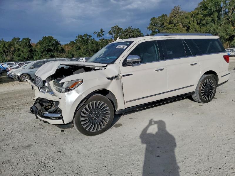 LINCOLN NAVIGATOR 2018 with VIN 5LMJJ3TT2JEL13671 - Photo from auction
