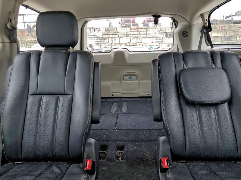 Photo 10 from auction – 2015 CHRYSLER TOWN & COU with VIN 2C4RC1CG2FR740189