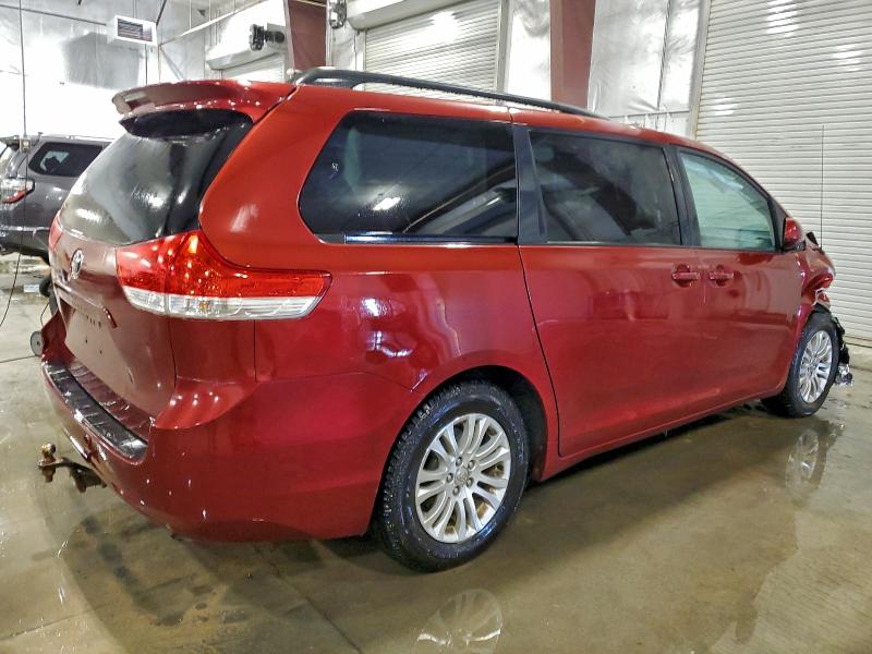 Photo 3 from auction – 2012 TOYOTA SIENNA XLE with VIN 5TDYK3DC3CS261837