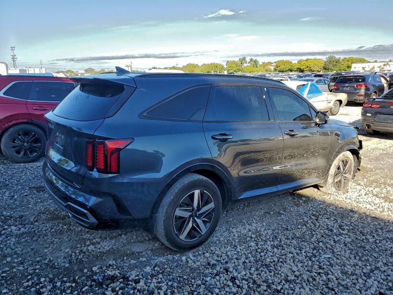 Photo 3 from auction – 2023 KIA SORENTO EX with VIN 5XYRH4LF3PG230188