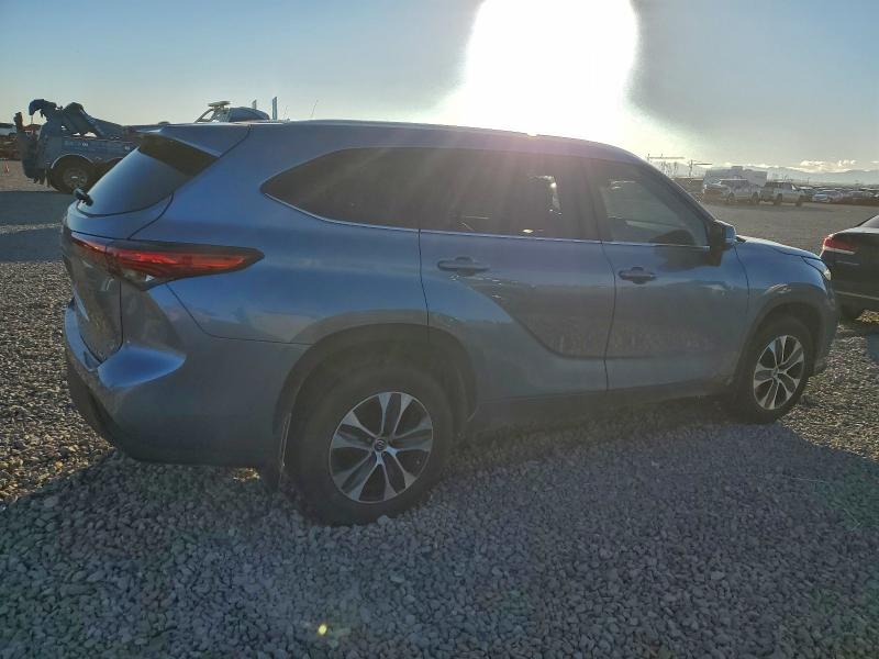 Photo 3 from auction – 2023 TOYOTA HIGHLANDER with VIN 5TDKDRBHXPS011017