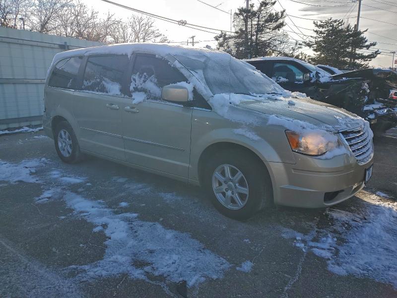 Photo 4 from auction – 2010 CHRYSLER TOWN & COU with VIN 2A4RR5D17AR241679