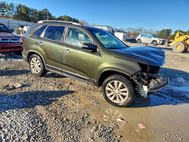 Photo 4 from auction – 2011 KIA SORENTO EX with VIN 5XYKUDA2XBG093983