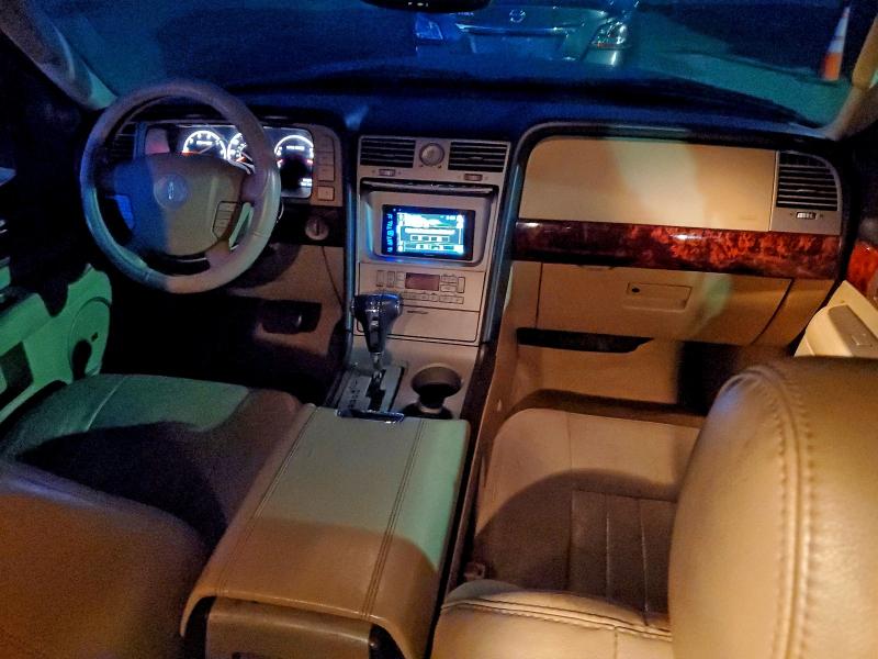 Photo 8 from auction – 2005 LINCOLN NAVIGATOR with VIN 5LMFU28525LJ03168