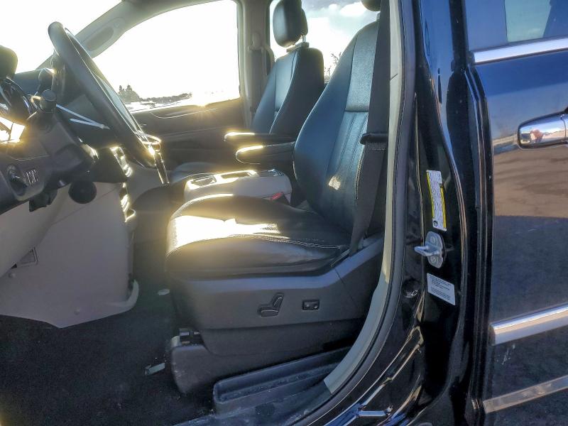 Photo 7 from auction – 2015 CHRYSLER TOWN & COU with VIN 2C4RC1BG4FR514950