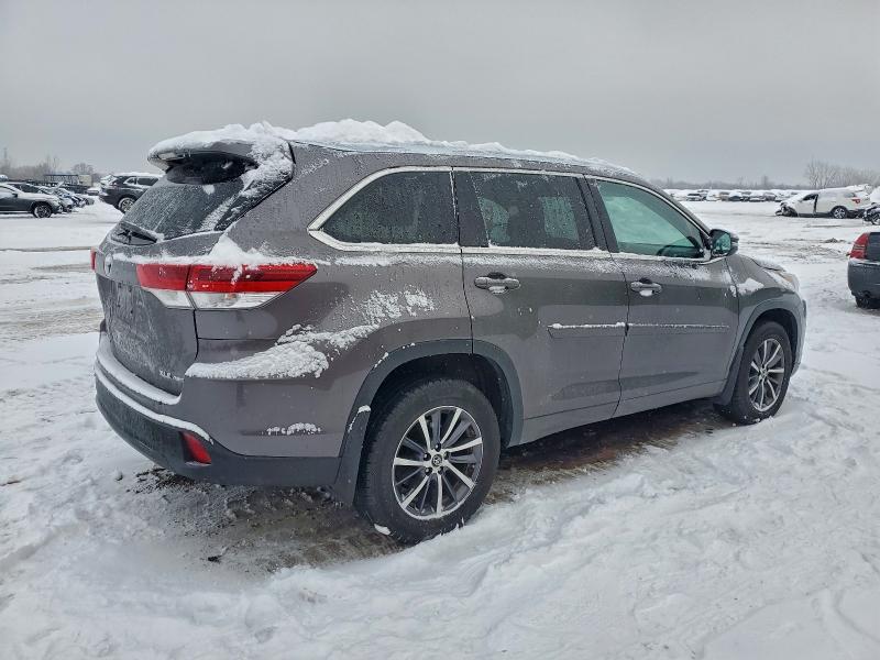 Photo 3 from auction – 2017 TOYOTA HIGHLANDER with VIN 5TDJZRFH0HS429949