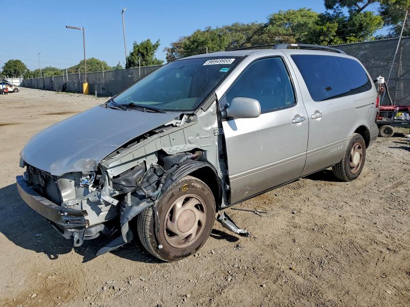 TOYOTA SIENNA LE 2002 with VIN 4T3ZF13C52U435077 - Photo from auction