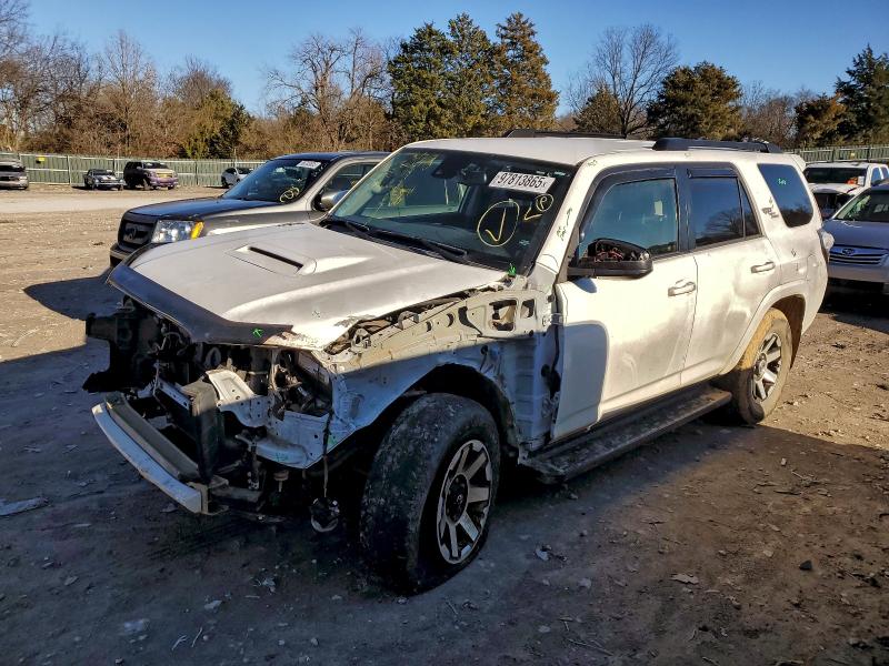 Photo 1 from auction – 2020 TOYOTA 4RUNNER SR with VIN JTEBU5JR2L5772400