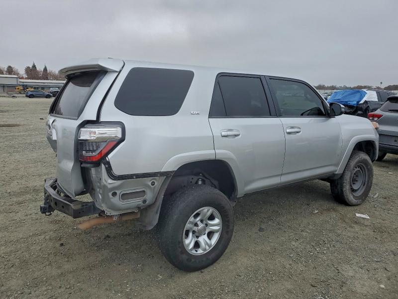 Photo 3 from auction – 2018 TOYOTA 4RUNNER SR with VIN JTEBU5JR3J5552342