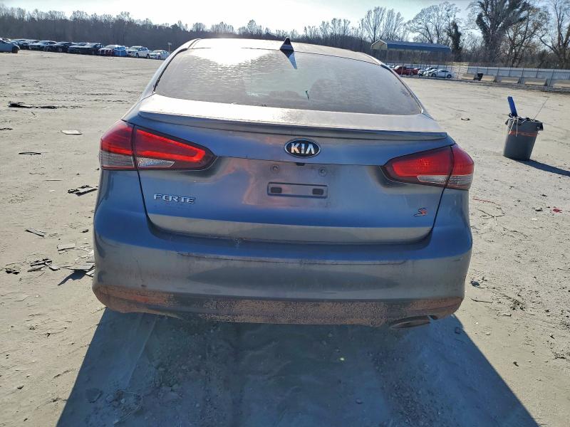 Photo 6 from auction – 2018 KIA FORTE LX with VIN 3KPFL4A76JE266779
