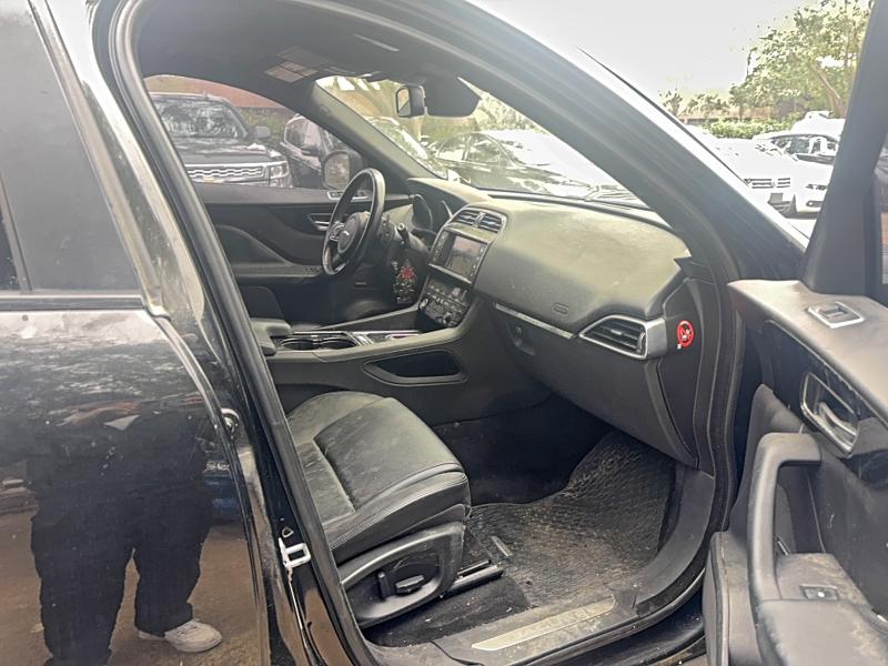 Photo 5 from auction – 2017 JAGUAR F-PACE PRE with VIN SADCJ2BV4HA067922