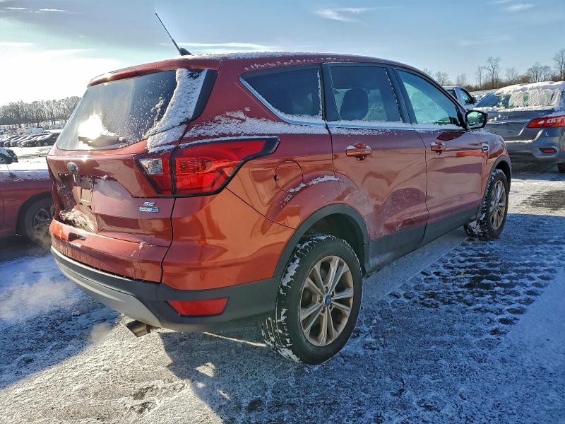 Photo 3 from auction – 2019 FORD ESCAPE with VIN 1FMCU9GD2KUA10213