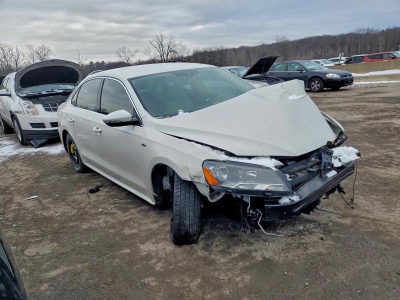 Photo 4 from auction – 2015 VOLKSWAGEN PASSAT S with VIN 1VWAS7A30FC111989