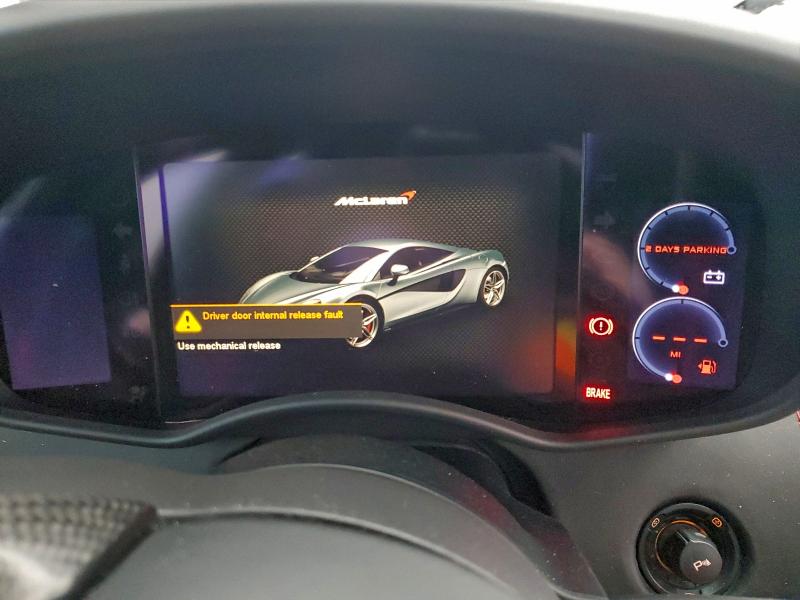 Photo 9 from auction – 2016 MCLAREN 570S with VIN SBM13DAA4GW000530