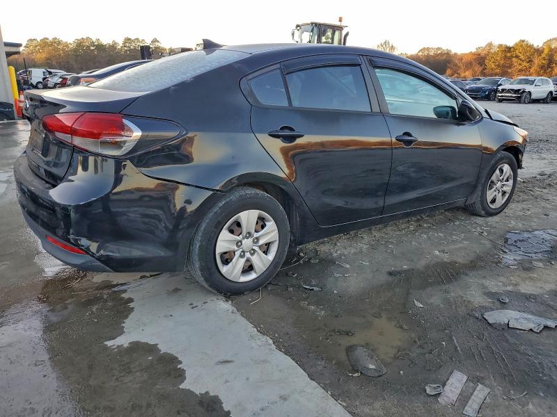Photo 3 from auction – 2017 KIA FORTE LX with VIN 3KPFK4A76HE016648