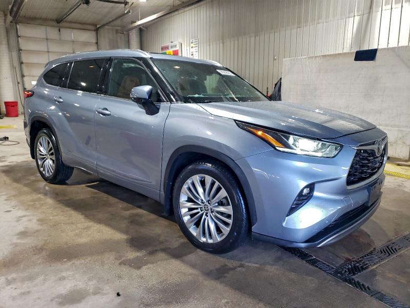 Photo 4 from auction – 2022 TOYOTA HIGHLANDER with VIN 5TDFZRBH5NS181012