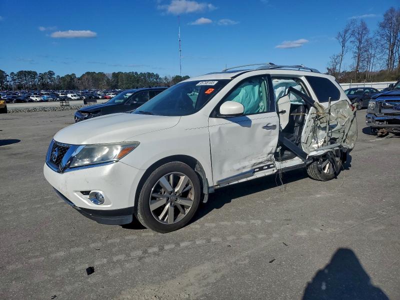 NISSAN PATHFINDER 2014 con VIN 5N1AR2MNXEC689655 - Foto de la subasta