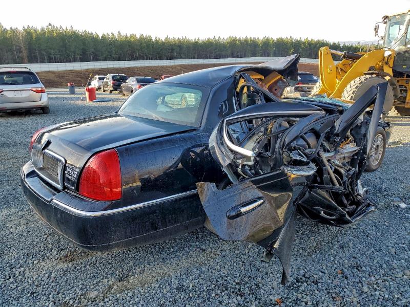 Photo 3 from auction – 2010 LINCOLN TOWN CAR with VIN 2LNBL8CV1AX751841