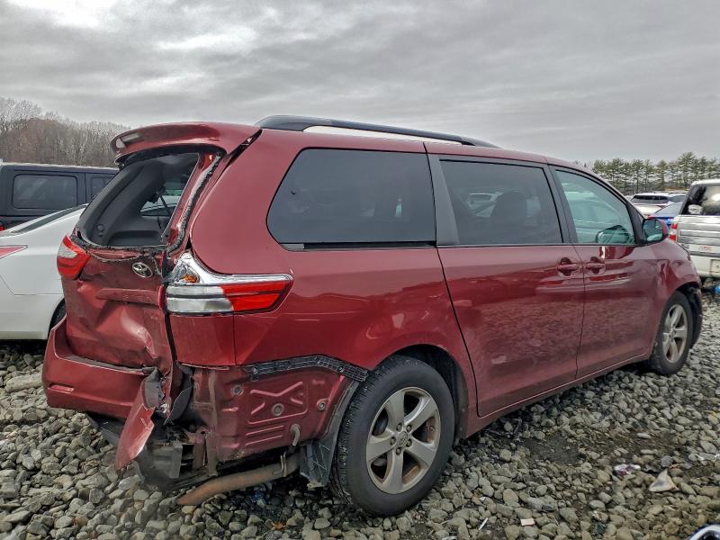 Photo 3 from auction – 2015 TOYOTA SIENNA LE with VIN 5TDKK3DC8FS582394