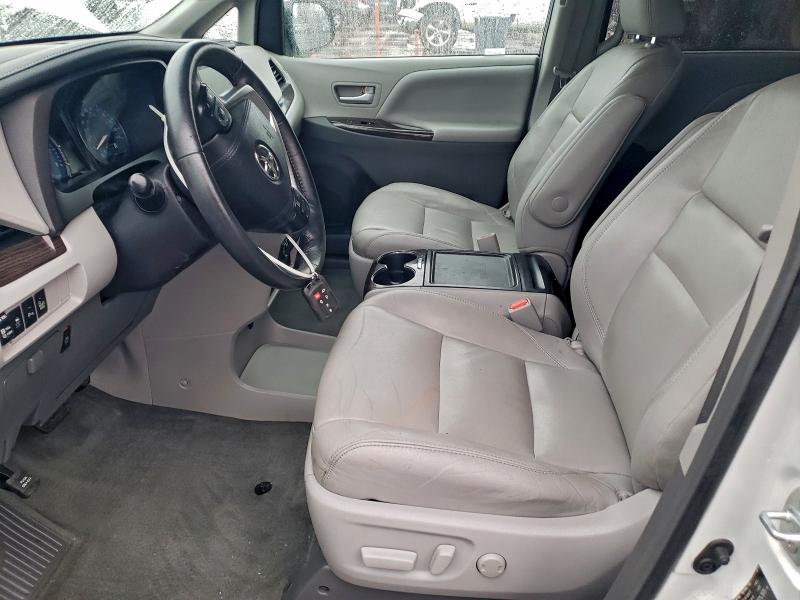 Photo 7 from auction – 2017 TOYOTA SIENNA XLE with VIN 5TDYZ3DC2HS860084
