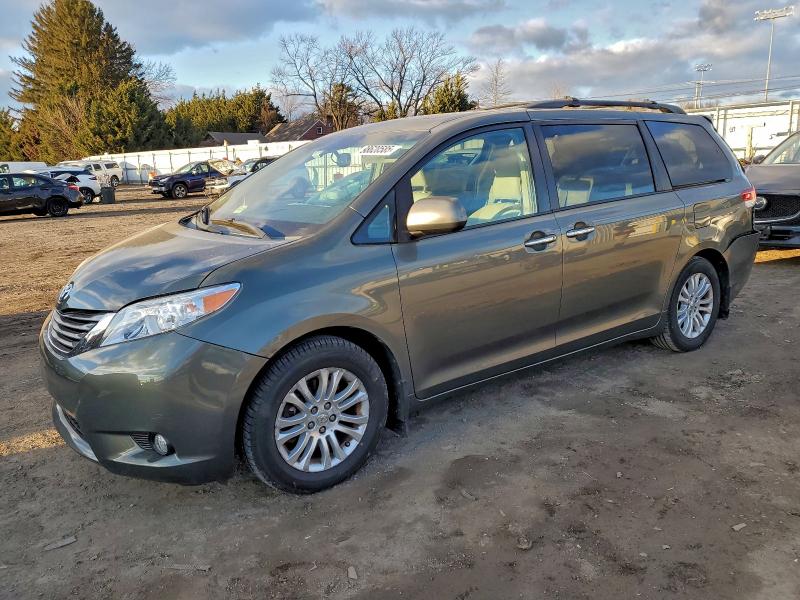 TOYOTA SIENNA XLE 2011 with VIN 5TDYK3DC2BS017255 - Photo from auction