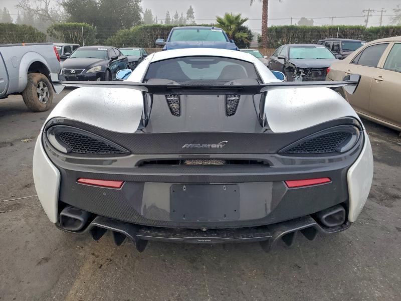 Photo 6 from auction – 2016 MCLAREN 570S with VIN SBM13DAA4GW000530