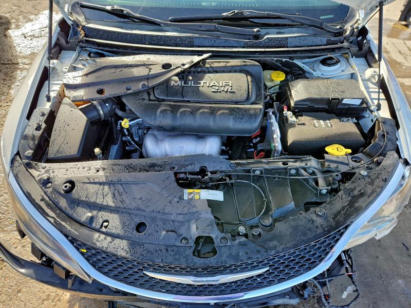 Photo 11 from auction – 2015 CHRYSLER 200 LIMITE with VIN 1C3CCCAB4FN532177