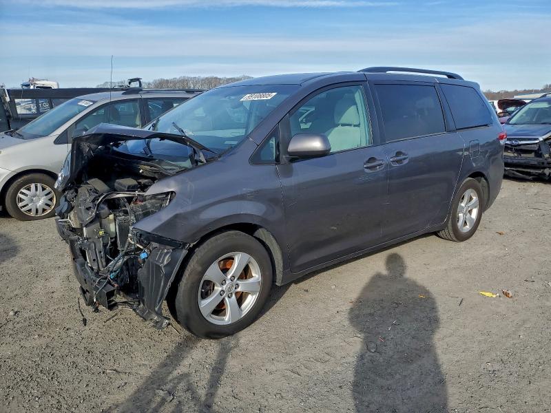 TOYOTA SIENNA LE 2011 with VIN 5TDKK3DCXBS156040 - Photo from auction
