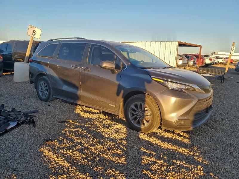 Photo 4 from auction – 2021 TOYOTA SIENNA LE with VIN 5TDKRKEC3MS074268