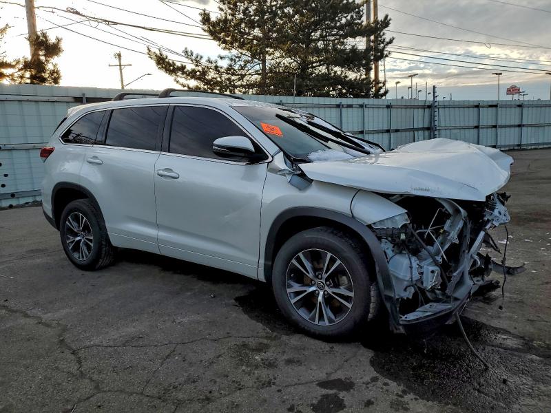 Photo 4 from auction – 2018 TOYOTA HIGHLANDER with VIN 5TDZZRFH2JS286432