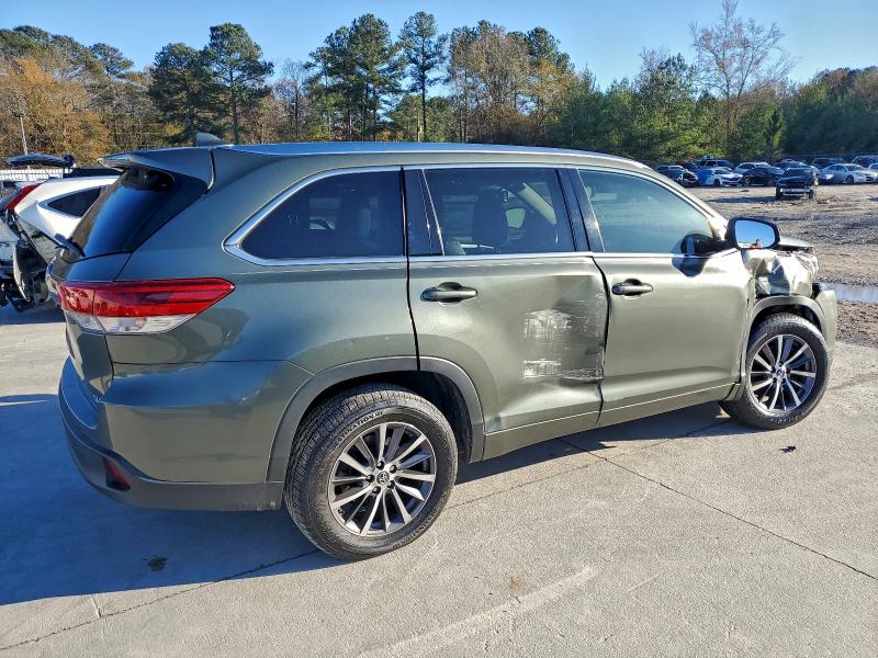 Photo 3 from auction – 2017 TOYOTA HIGHLANDER with VIN 5TDKZRFHXHS199390