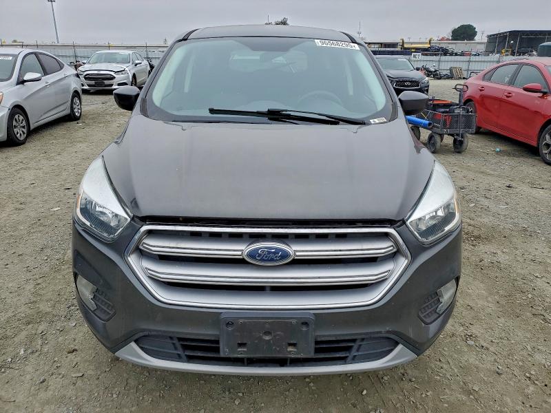 Photo 5 from auction – 2017 FORD ESCAPE SE with VIN 1FMCU0GD9HUC02555