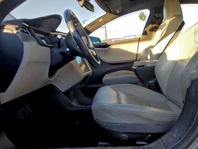 Photo 7 from auction – 2015 TESLA MODEL S with VIN 5YJSA1E27FF108602