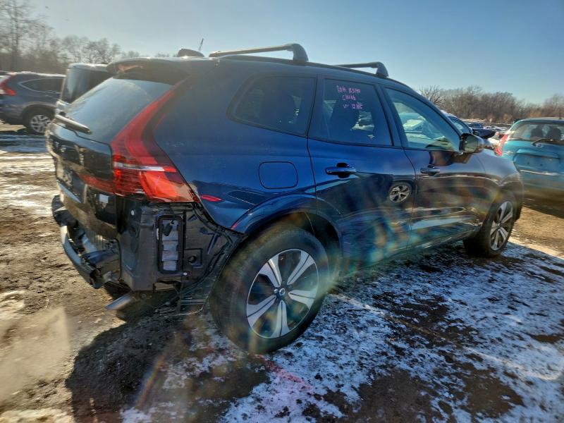 Photo 3 from auction – 2023 VOLVO XC60 PLUS with VIN YV4H60DW5P1218372