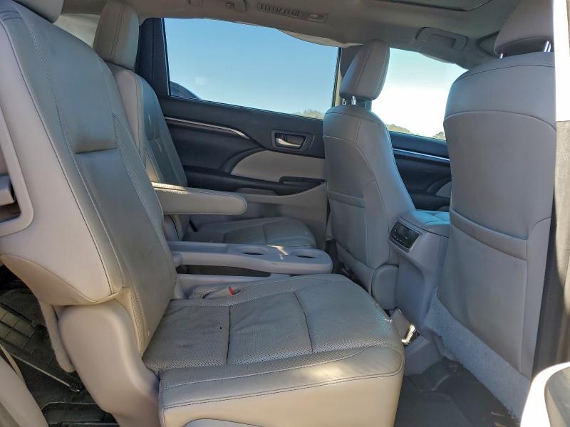 Photo 11 from auction – 2016 TOYOTA HIGHLANDER with VIN 5TDDKRFH0GS253338