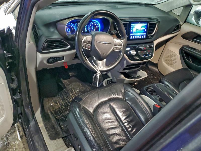 Photo 8 from auction – 2017 CHRYSLER PACIFICA with VIN 2C4RC1BG6HR705563