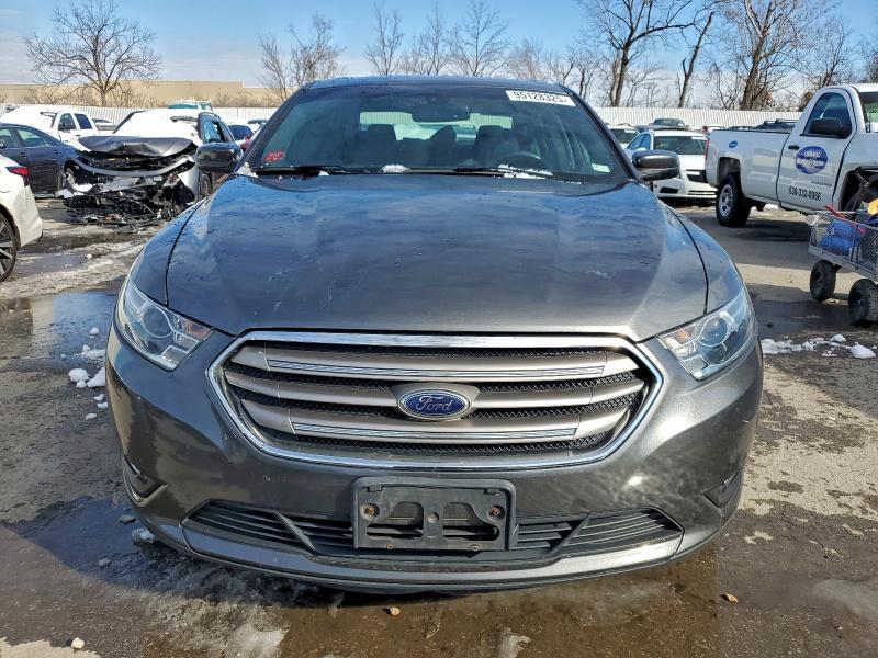 Photo 5 from auction – 2016 FORD TAURUS SEL with VIN 1FAHP2E85GG136351