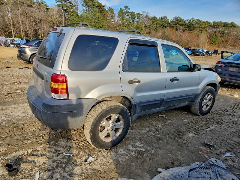 Photo 3 from auction – 2005 FORD ESCAPE XLT with VIN 1FMYU93165KA34855