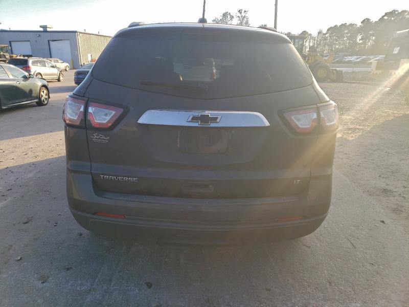 Photo 6 from auction – 2017 CHEVROLET TRAVERSE L with VIN 1GNKRHKD9HJ192397
