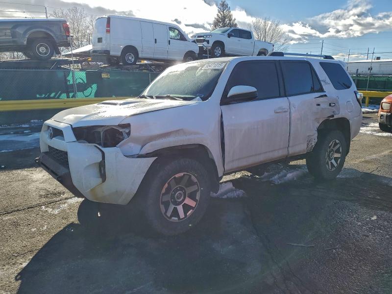 TOYOTA 4RUNNER SR 2018 with VIN JTEBU5JR4J5581672 - Photo from auction