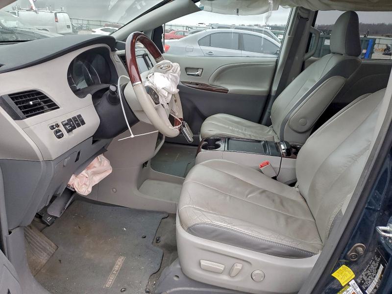 Photo 7 from auction – 2011 TOYOTA SIENNA XLE with VIN 5TDYK3DC7BS153168