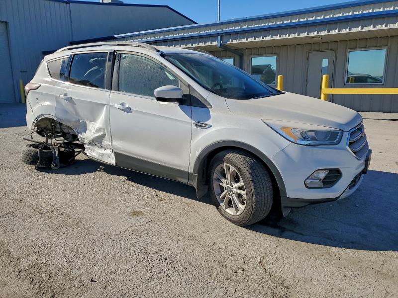 Photo 4 from auction – 2017 FORD ESCAPE SE with VIN 1FMCU9GD2HUA54883