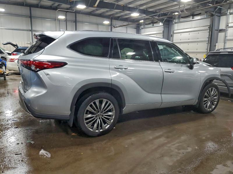 Photo 3 from auction – 2020 TOYOTA HIGHLANDER with VIN 5TDFZRBH6LS029737