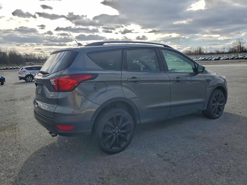 Photo 3 from auction – 2019 FORD ESCAPE SE with VIN 1FMCU9GD1KUC44343