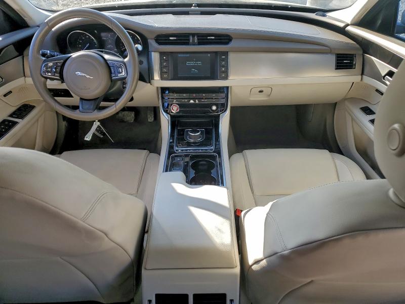 Photo 8 from auction – 2017 JAGUAR XF PREMIUM with VIN SAJBD4BV1HCY35601