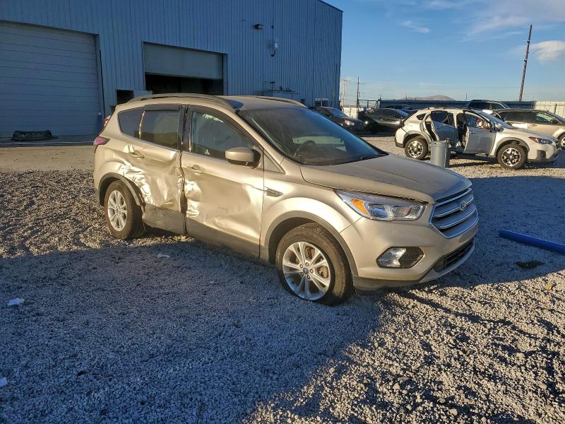 صورة رقم 4 من المزاد - 2018 FORD ESCAPE مع VIN 1FMCU9GD0JUA06255